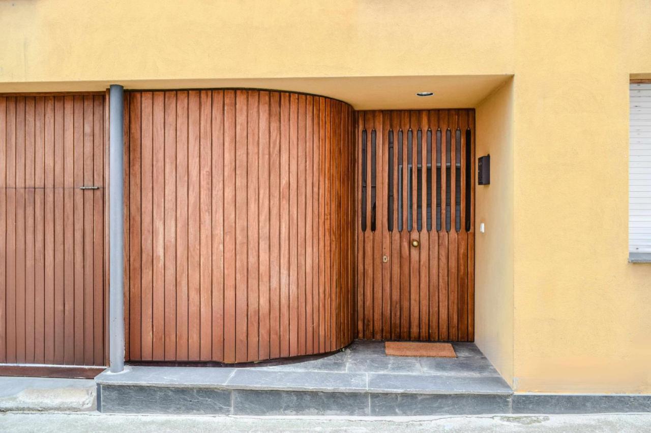 Can Falga Casa Con Jardin En El Corazon De Besalu Exterior photo